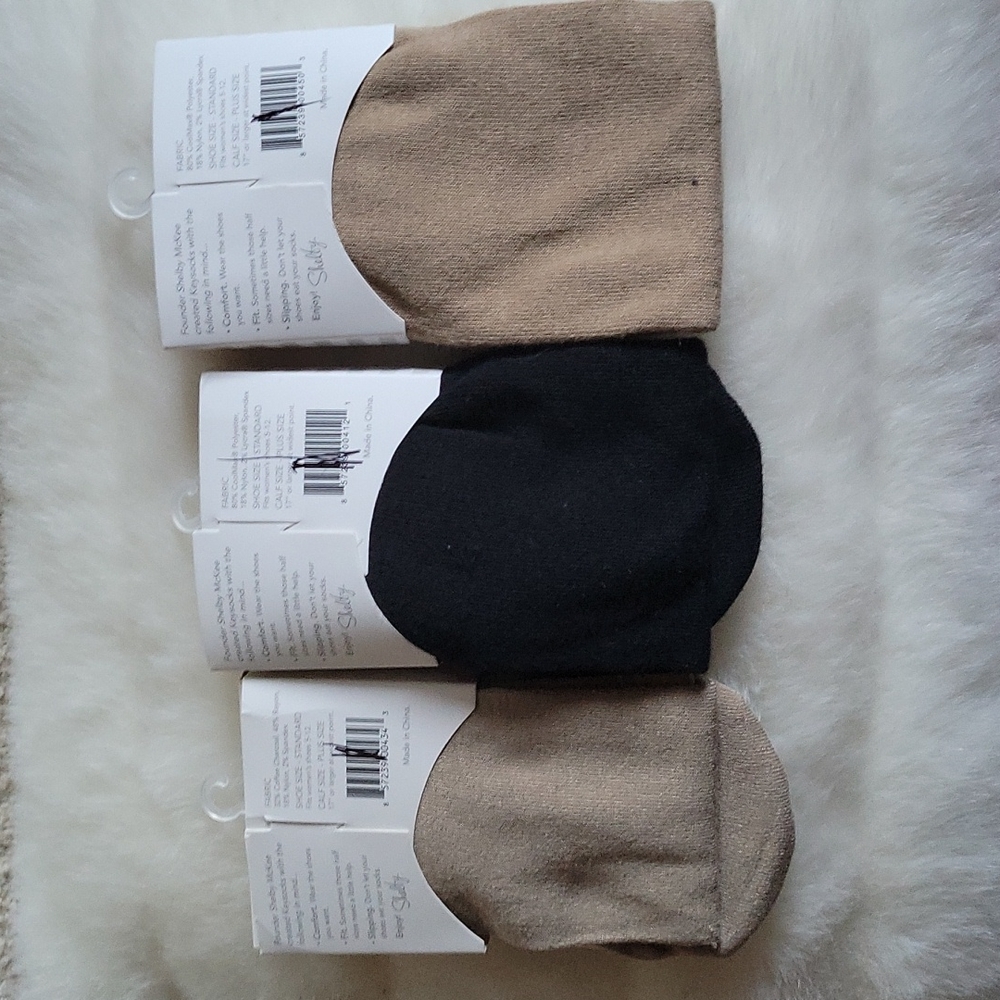 Keyhole Socks - Picture 5 of 10